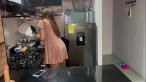 ME COJO ALA EMPLEADA DE SERVICIO EN LA COCINA
