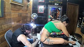 Vlog This Brunette Tattooed Her Ass and Got a Tattoo Like Singer Anita