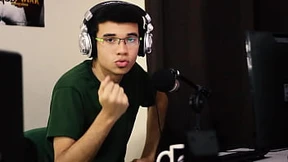 THE THIRSTY VAMPIRE (React) THE THIRSTY VAMPIRE (React)