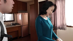 Ogawa spies on Seo's mom bathing, can't resist peeing thereanter
