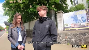 Hunter pleases the beauty to help a struggling pair earn some money