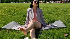 Blond Bombshell Whips Out Pube & Takes a Squat Pee in Park