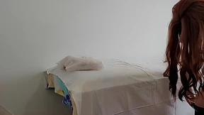 Wife Gets Hot Masseur Throatfuck In Genuine&#x6DEB; Session