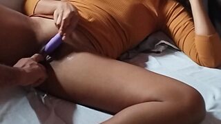 Gozando com o vibrador novo 
