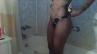 JuicyJay9-Playtime in tub