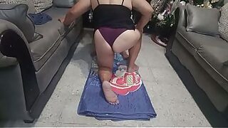 Rich, mature 70-year-old neighbor gives a blowjob