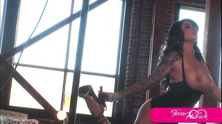 Brunette Hottie Tera Patrick's Wild Behind-The-Scenes Video!