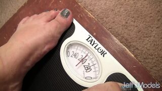 Chubby Becki Butterfly Gets a Good Pussy Pounding