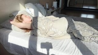 Pillow Fuck in the Morning Handjob Tender Pussy Ass in the Sun