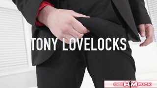 Tony Lovelocks Gets His Feet Worshiped By Indica Monroe!