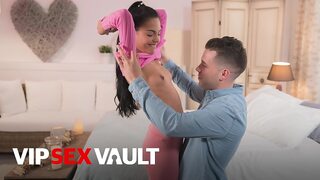 Learn to Lose Your Virginity with Beautiful Hispanic Apolonia Lapiedra