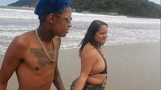 I found a famous toy on the beach and immediately offered my pussy