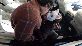 A Married Woman Who Pulls a Blowjob Next to Her