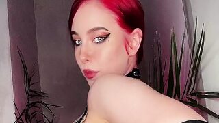 Face sitting femme fatale dominates in raunchy nightclub tryst