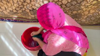 Big Pussy BBW big ass & Huge Boobs Hot Egypt Stepmom Washing Dress & Gets Horny!