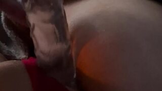 Double gode presque en entier dans son cul