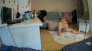 Fatty Grandmother Masturbates Her阴道In Lounge