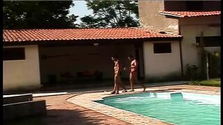 Tatted vixen receives simultaneous anal👌 penetration by two lustful dudes