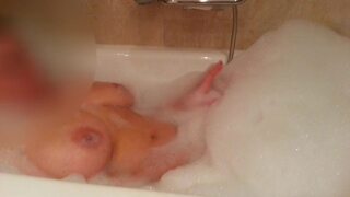 Asmr sentitemi mentre lo pompo come un cagna e il mio orgasmo nella vasca quando mi grilletto la pas