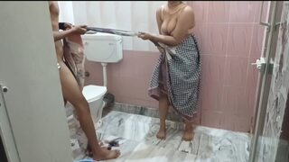 Young Stepbro Sucked Into Hot Bath色情 Session Caught By Stepsis