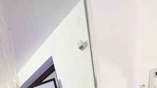 'Blonde babe ravishes mirror with massive toy in XXX hardcore