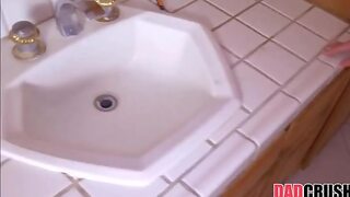 Screwing that dude’s enormous cock🌭 in the stinkin' bathroom with