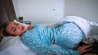 I succumb to her horny🥵 grasp, initiated by morning delight