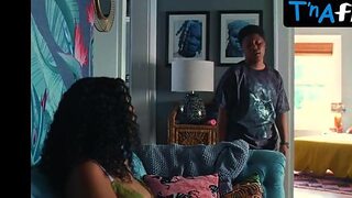 Kiersey Clemons bops her bod in skimpy shorts, teasing with