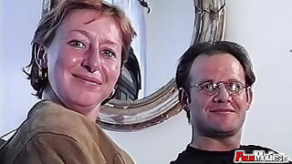 Horny🥵 shorthaired MILF in nylons gets fucked and facialized, retro