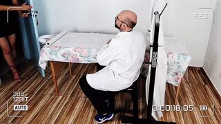 Doc explores my juicy pussy✌, gets it so wet and