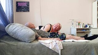 A friend gives me a blowjob during a break