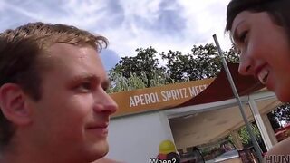 Man seeks out curvaceous model by the shore and offers