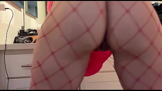 Italian Pawg Artemisia Love making her juicy ass bounce for the camera